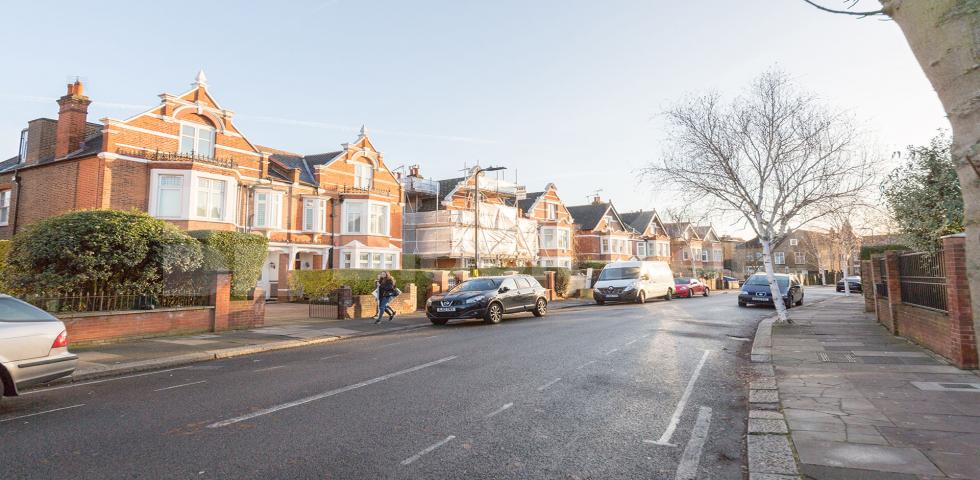 			NEW INSTRUCTION, Studio Apartment, 1 bath, 1 reception Flat			 Birch Grove , ACTON 